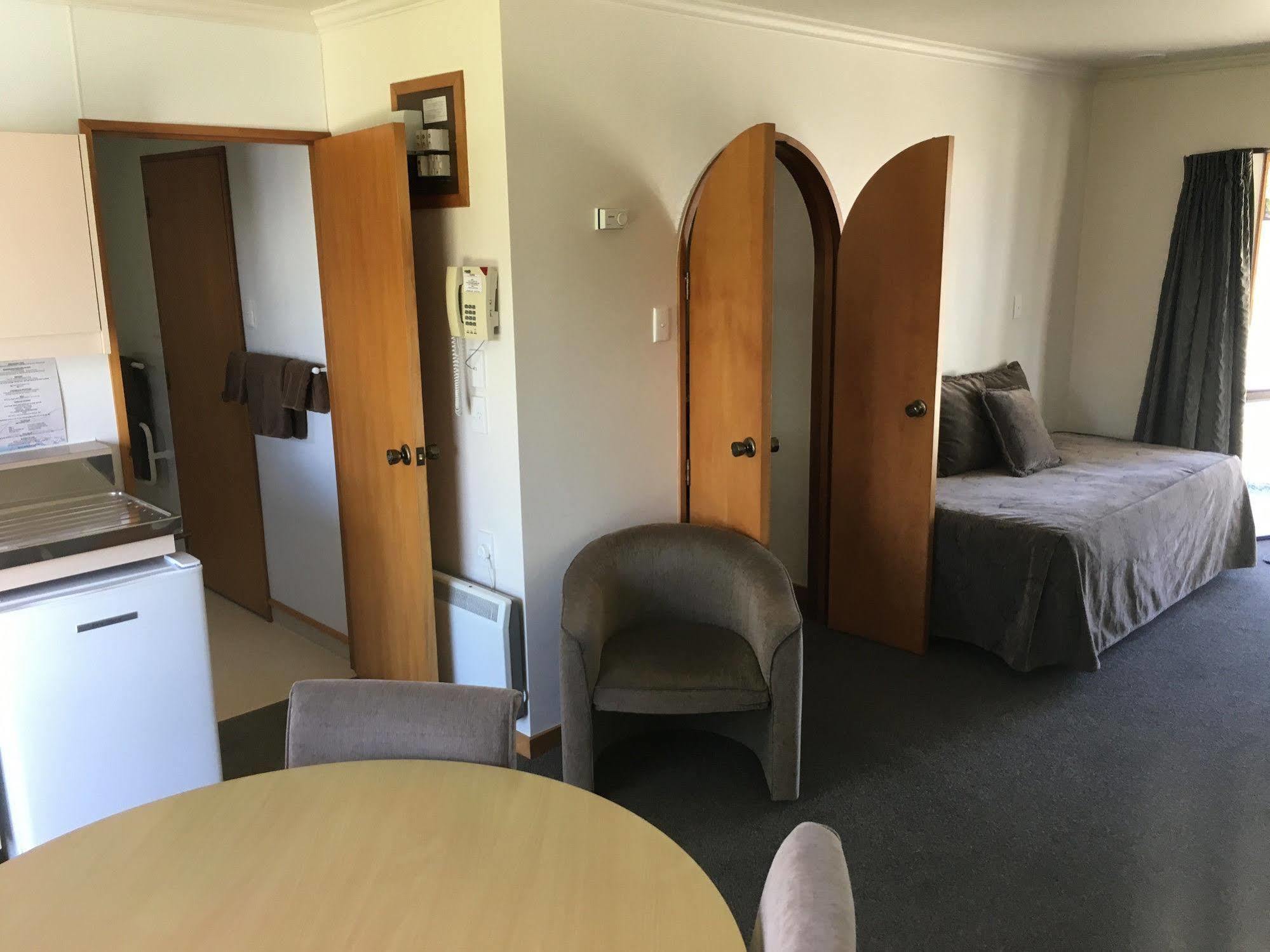 Lakeside Motel & Apartments Te Anau Exterior foto