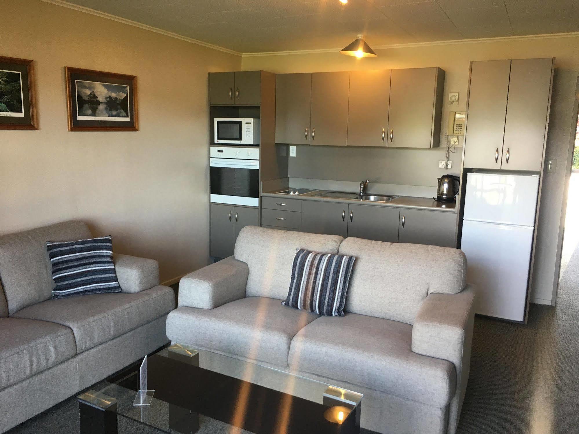 Lakeside Motel & Apartments Te Anau Exterior foto